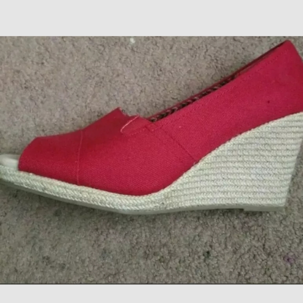 Woman's red wedges Sz 11